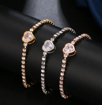 Expandable Bracelet with Zircon Heart Design